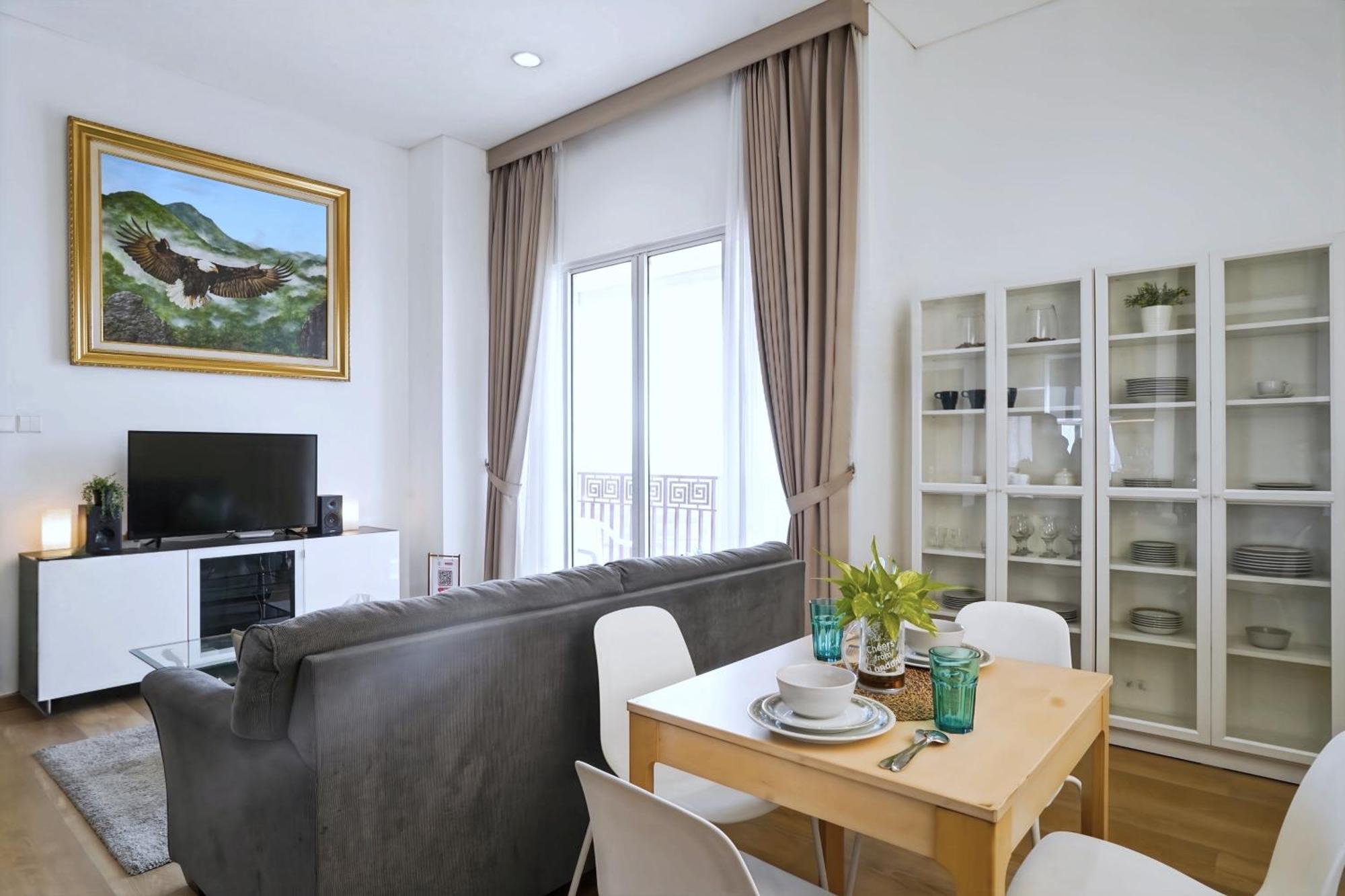 2br Lucky Tower Old Town Floor * Jakarta
