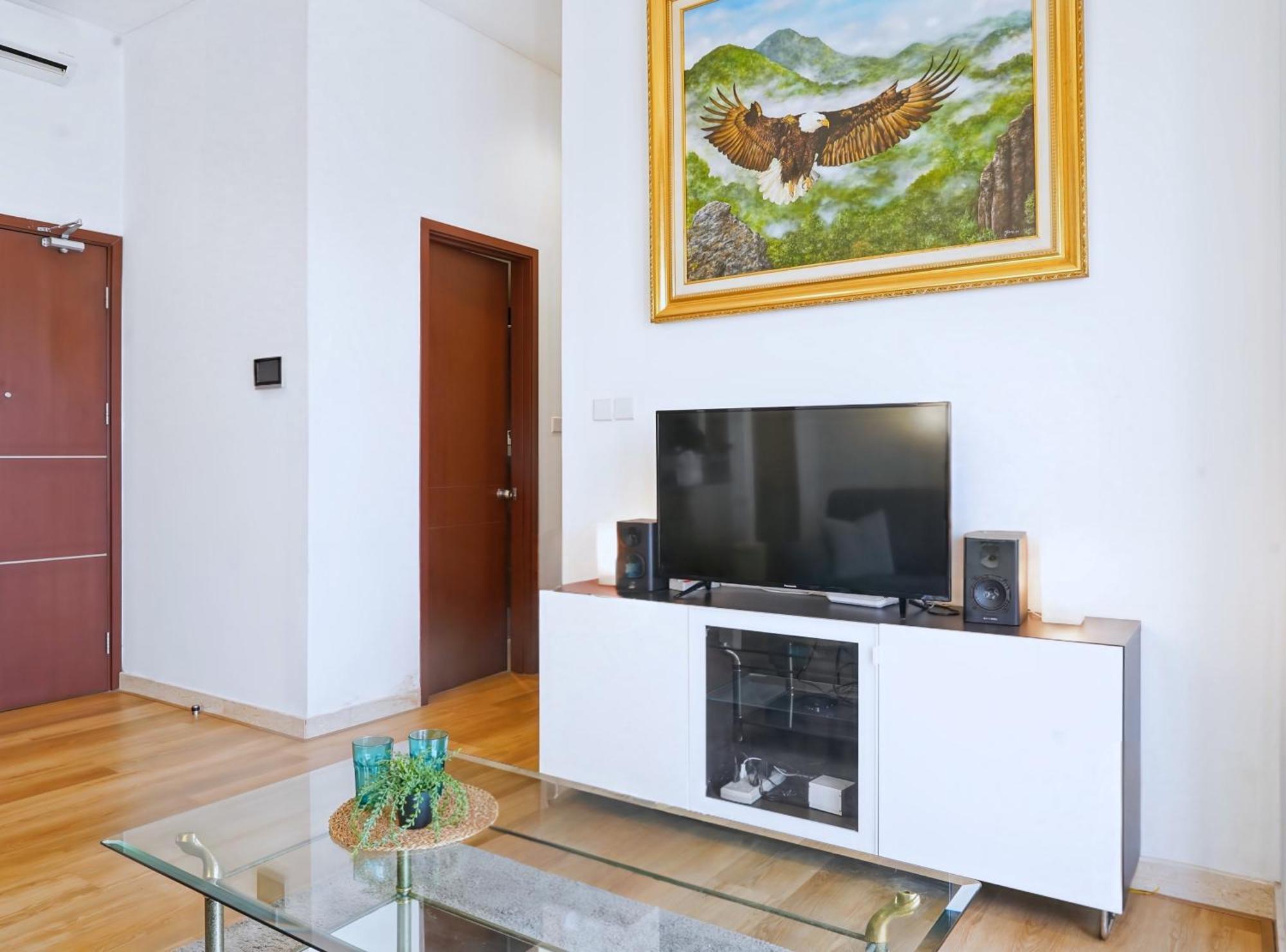 2br Lucky Tower Old Town Floor * Jakarta